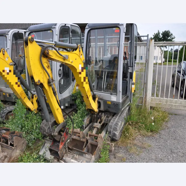 Modern, well-maintained construction and site vehicles as well as other mechanical equipment from the civil engineering sector-5