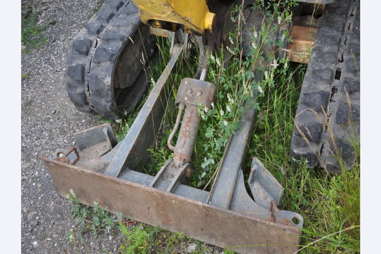 Moderne, gepflegte Bau- und Baustellenfahrzeuge sowie weitere maschinelle Ausstattung aus dem Tiefbau-2