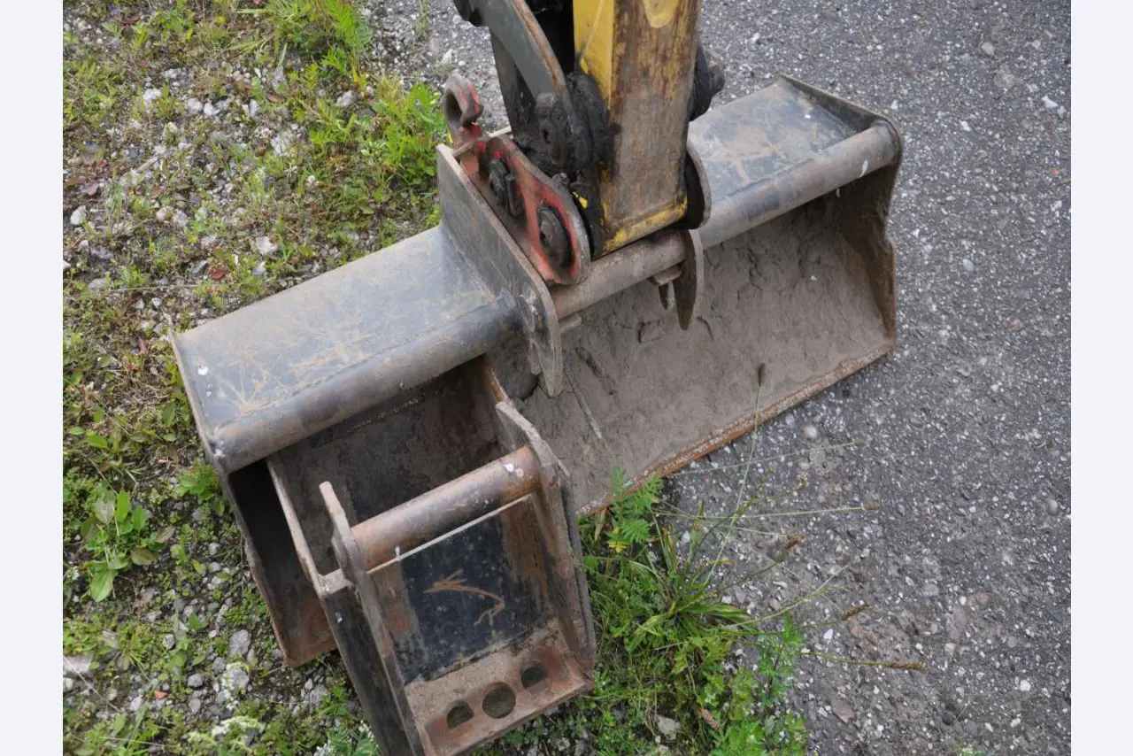 Moderne, gepflegte Bau- und Baustellenfahrzeuge sowie weitere maschinelle Ausstattung aus dem Tiefbau-3