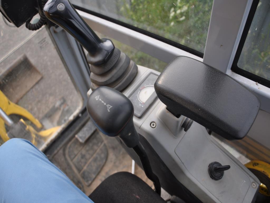 Moderní, dobře udržovaná stavební a staveništní vozidla a další strojní zařízení z oblasti stavebnictví.-4