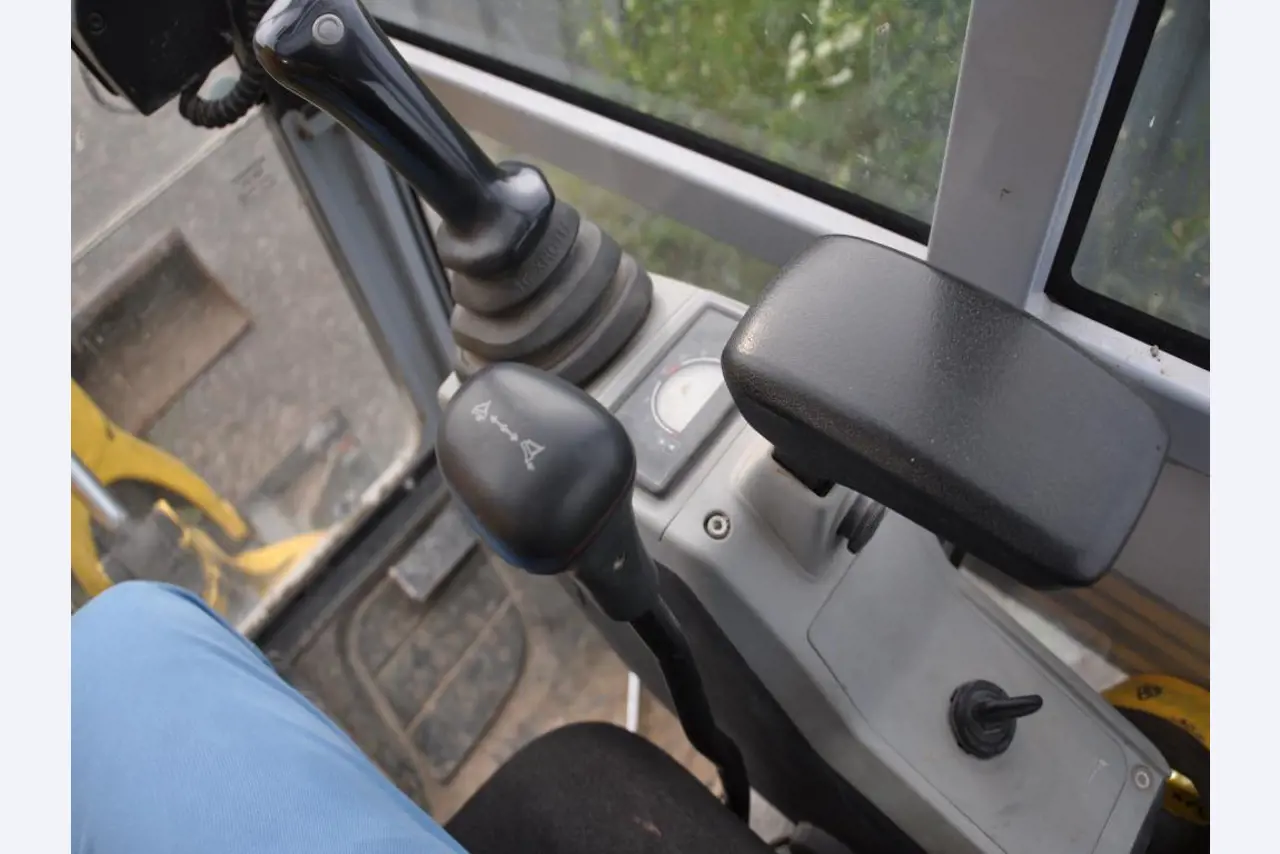 Moderne, gepflegte Bau- und Baustellenfahrzeuge sowie weitere maschinelle Ausstattung aus dem Tiefbau-4