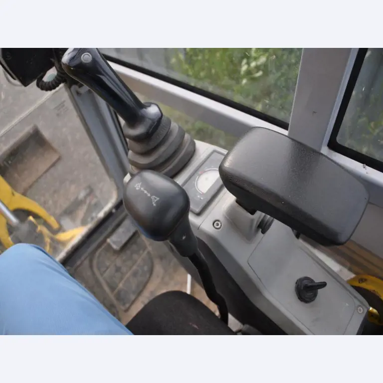 Moderne, gepflegte Bau- und Baustellenfahrzeuge sowie weitere maschinelle Ausstattung aus dem Tiefbau-4