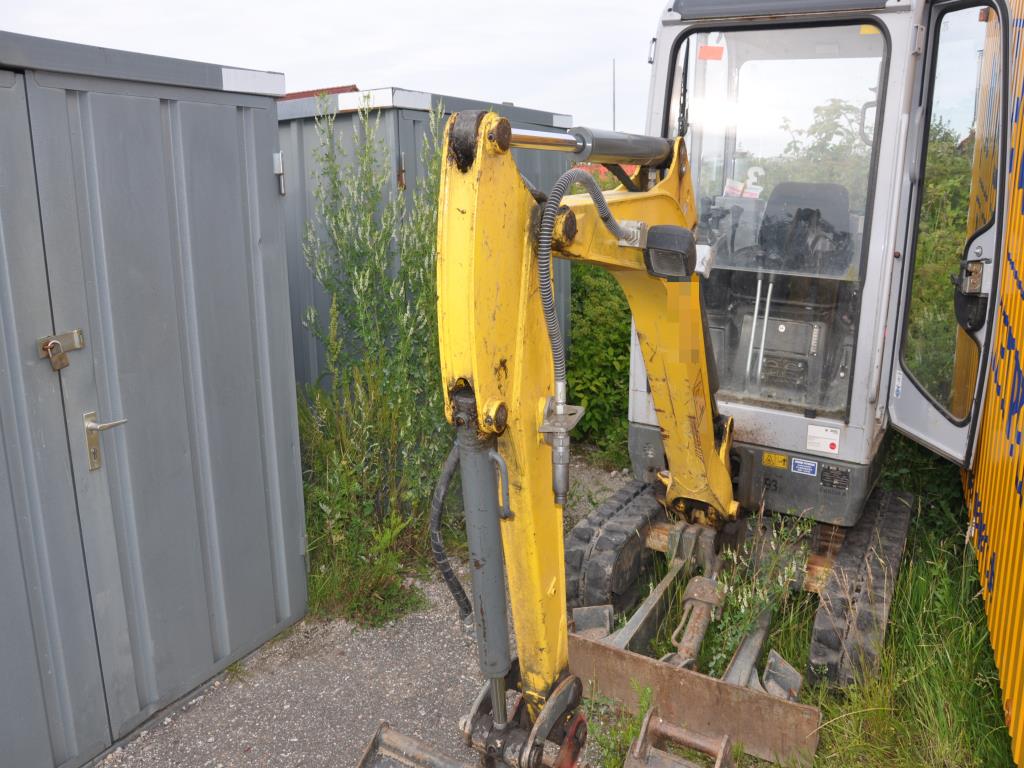 Moderní, dobře udržovaná stavební a staveništní vozidla a další strojní zařízení z oblasti stavebnictví.-1