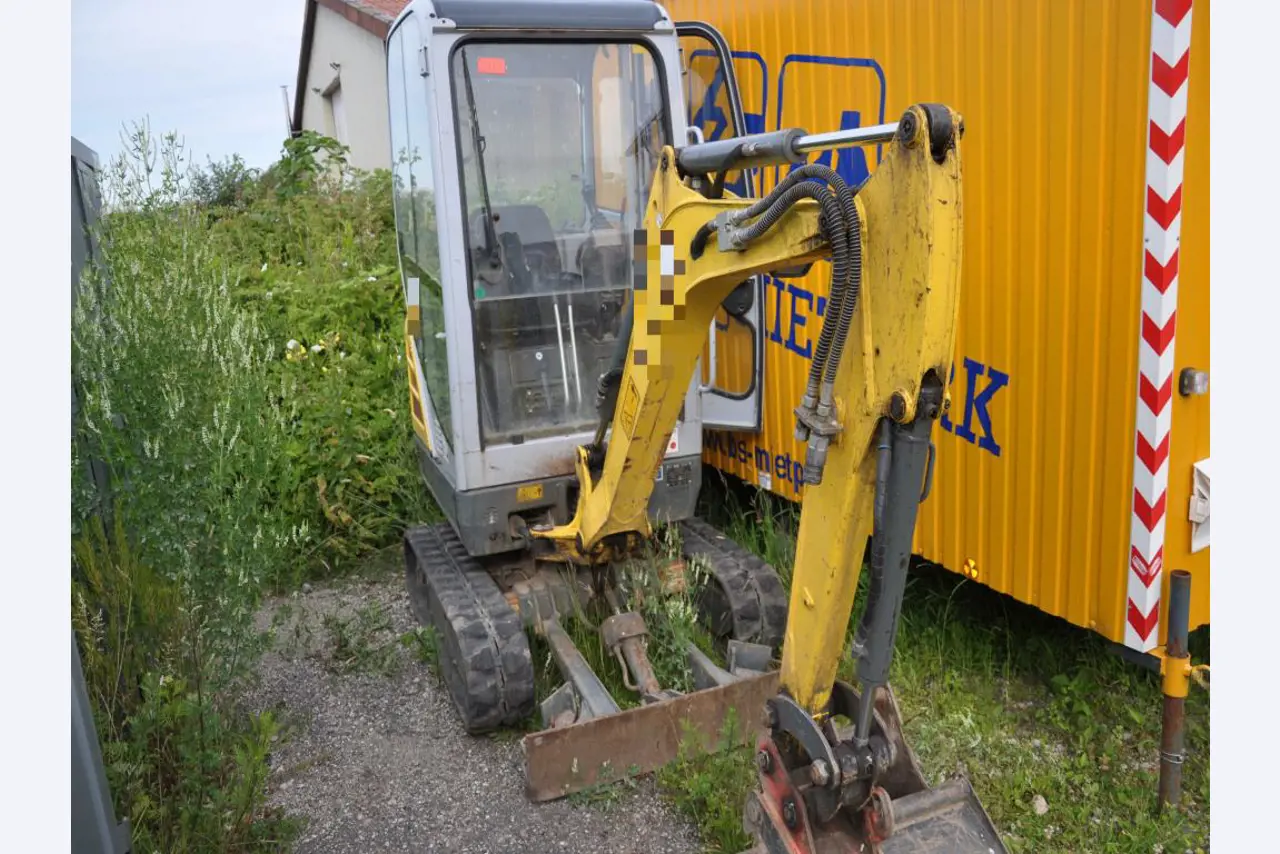 Moderne, gepflegte Bau- und Baustellenfahrzeuge sowie weitere maschinelle Ausstattung aus dem Tiefbau-6