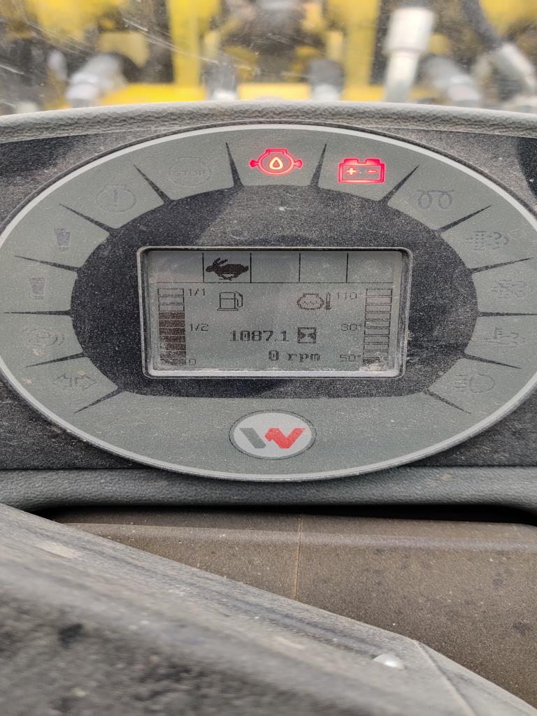 Moderní, dobře udržovaná stavební a staveništní vozidla a další strojní zařízení z oblasti stavebnictví.-7