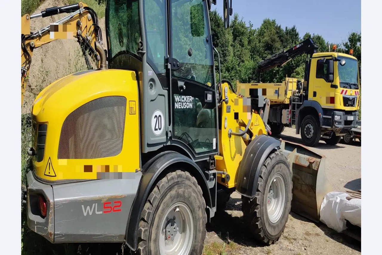 Nowoczesne, dobrze utrzymane pojazdy budowlane i budowlane oraz inny sprzęt mechaniczny z sektora inżynierii lądowej i wodnej.-1