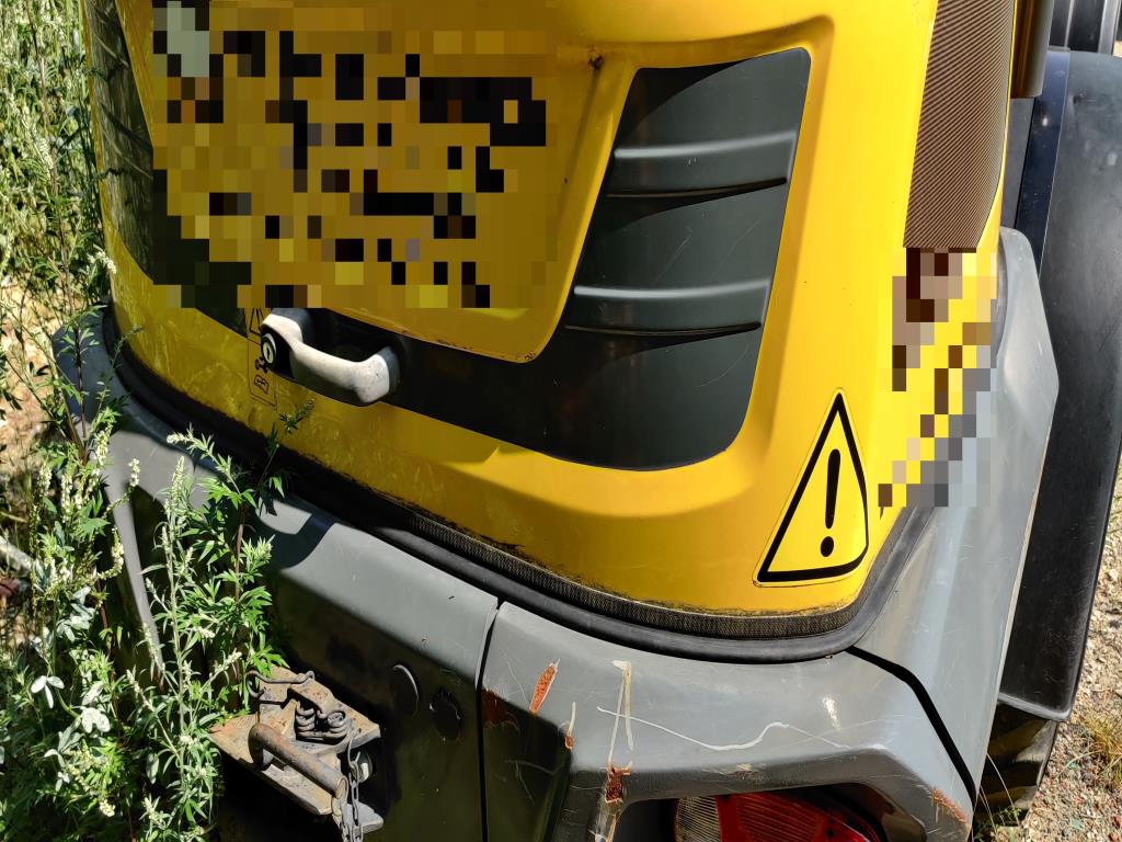 Moderní, dobře udržovaná stavební a staveništní vozidla a další strojní zařízení z oblasti stavebnictví.-8