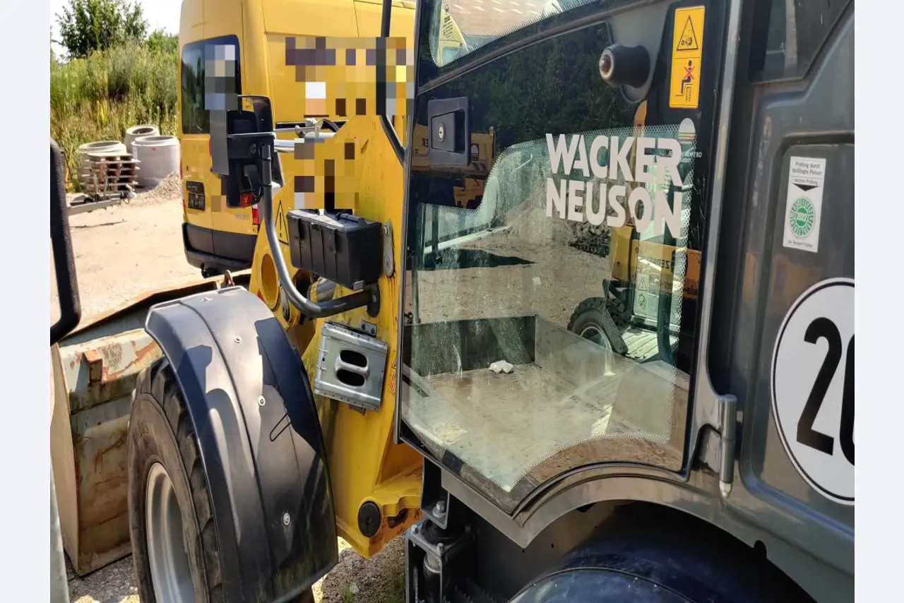Nowoczesne, dobrze utrzymane pojazdy budowlane i budowlane oraz inny sprzęt mechaniczny z sektora inżynierii lądowej i wodnej.-10