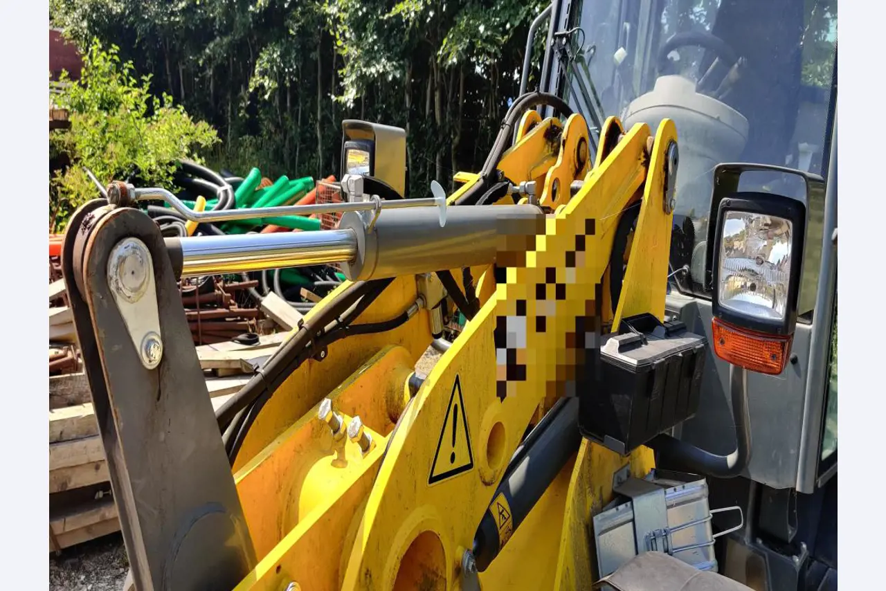 Nowoczesne, dobrze utrzymane pojazdy budowlane i budowlane oraz inny sprzęt mechaniczny z sektora inżynierii lądowej i wodnej.-11