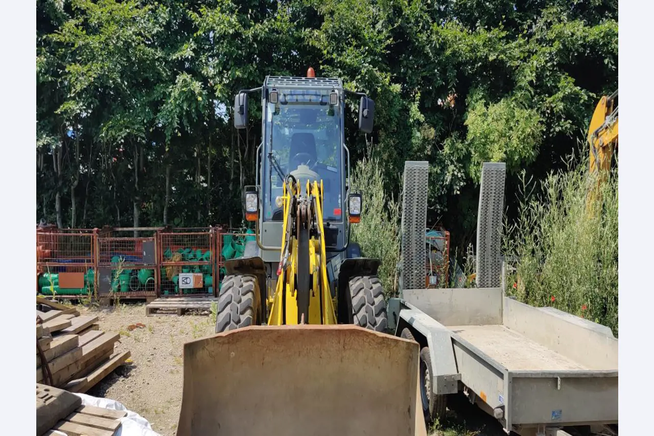 Nowoczesne, dobrze utrzymane pojazdy budowlane i budowlane oraz inny sprzęt mechaniczny z sektora inżynierii lądowej i wodnej.-3
