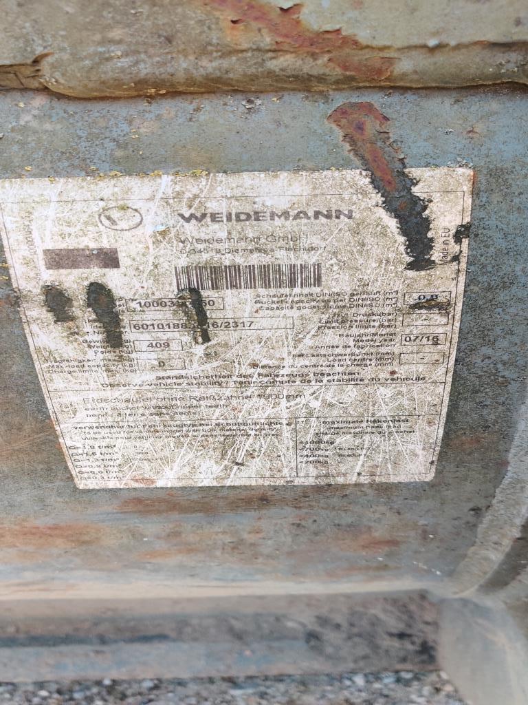 Moderní, dobře udržovaná stavební a staveništní vozidla a další strojní zařízení z oblasti stavebnictví.-5