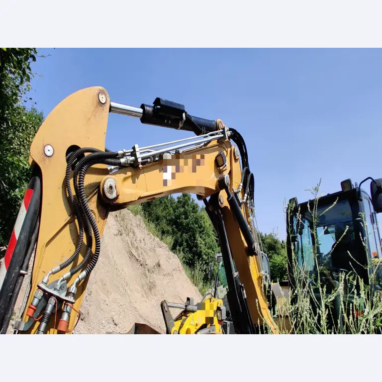 Moderne, goed onderhouden bouwvoertuigen en andere mechanische apparatuur uit de weg- en waterbouwsector-6