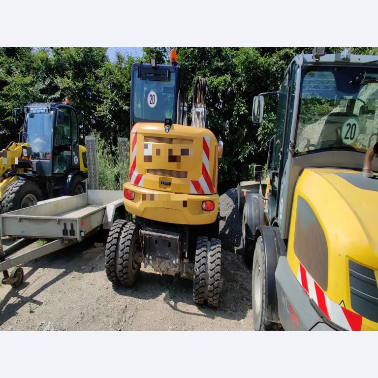 Moderne, goed onderhouden bouwvoertuigen en andere mechanische apparatuur uit de weg- en waterbouwsector-8