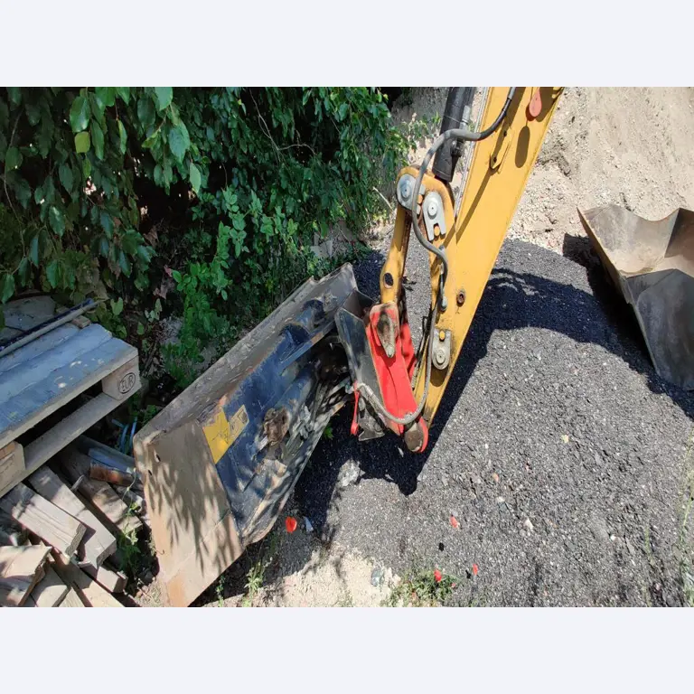 Moderne, goed onderhouden bouwvoertuigen en andere mechanische apparatuur uit de weg- en waterbouwsector-2