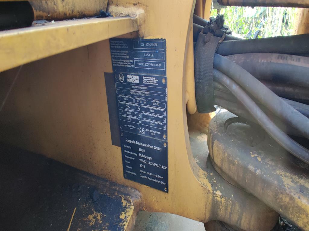 Vehículos de obra y construcción modernos y bien mantenidos y otros equipos mecánicos del sector de la ingeniería civil-3