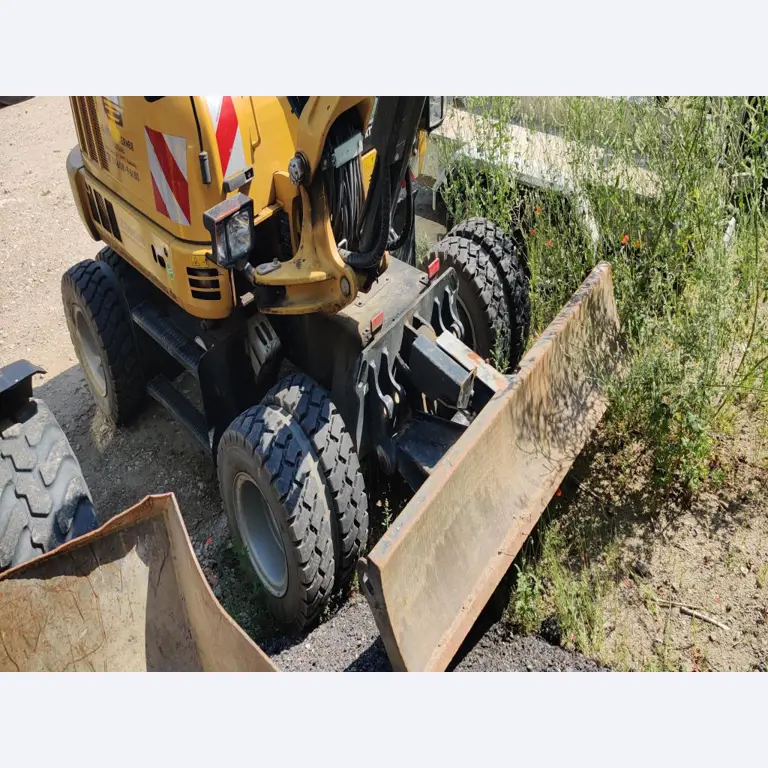 Moderne, goed onderhouden bouwvoertuigen en andere mechanische apparatuur uit de weg- en waterbouwsector-4