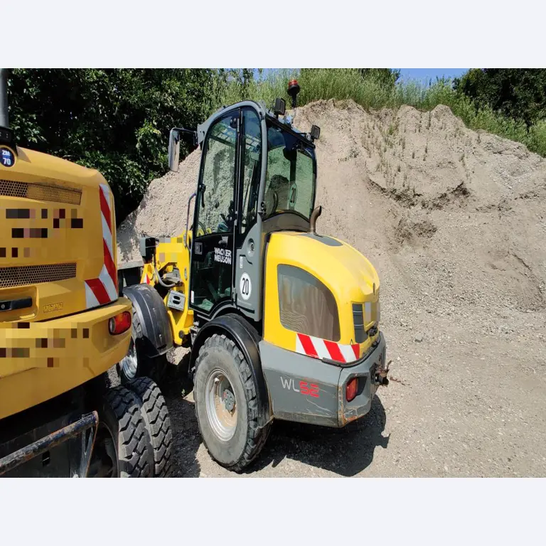 Moderne, goed onderhouden bouwvoertuigen en andere mechanische apparatuur uit de weg- en waterbouwsector-6