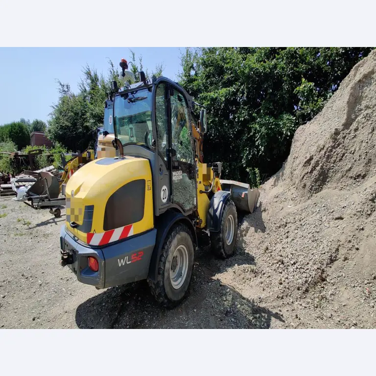 Moderne, goed onderhouden bouwvoertuigen en andere mechanische apparatuur uit de weg- en waterbouwsector-7