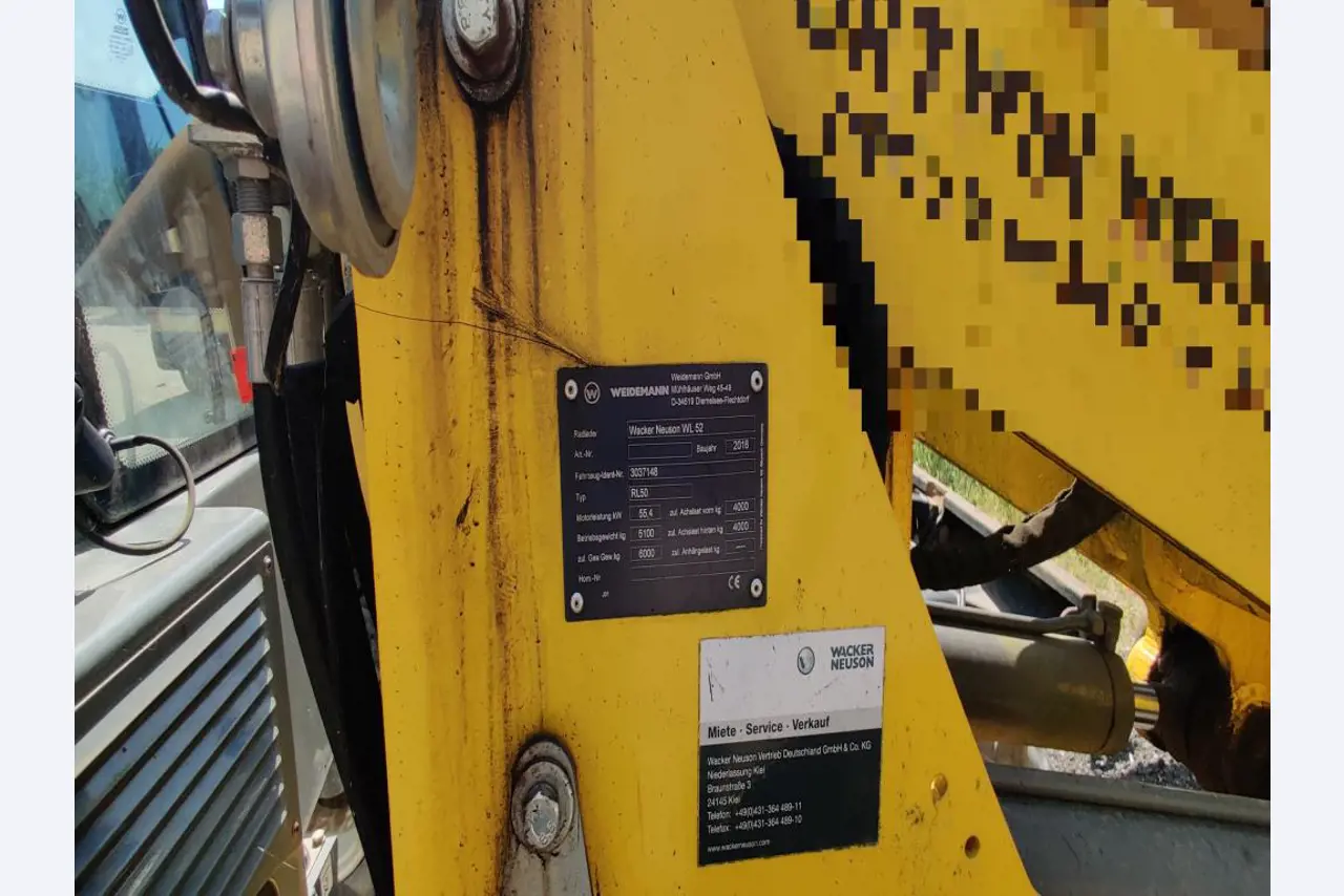 Moderne, goed onderhouden bouwvoertuigen en andere mechanische apparatuur uit de weg- en waterbouwsector-8
