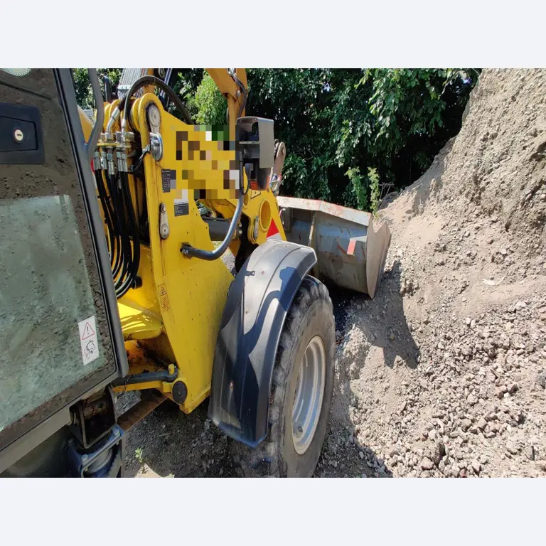 Moderne, goed onderhouden bouwvoertuigen en andere mechanische apparatuur uit de weg- en waterbouwsector-9