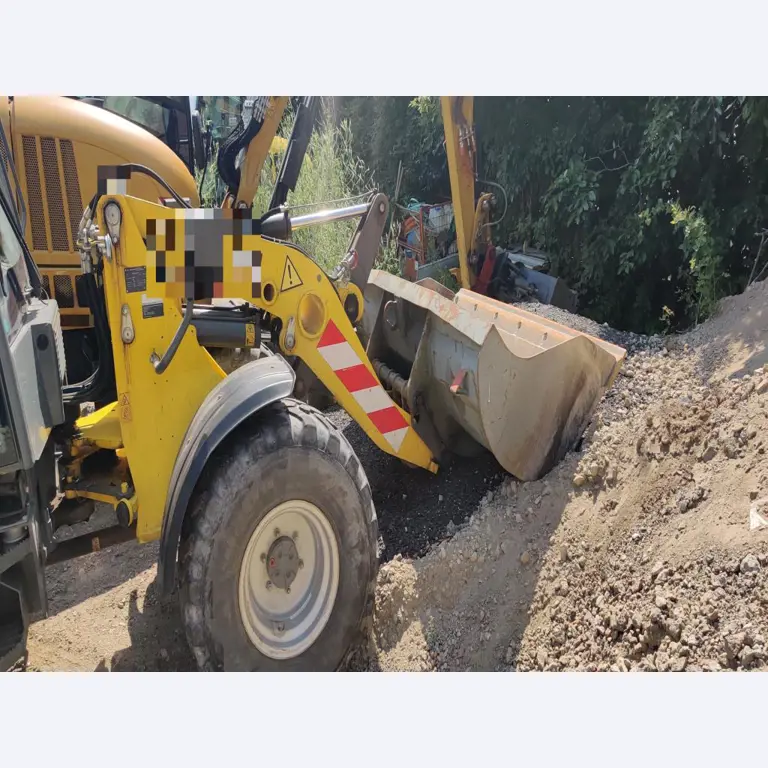 Moderne, goed onderhouden bouwvoertuigen en andere mechanische apparatuur uit de weg- en waterbouwsector-11