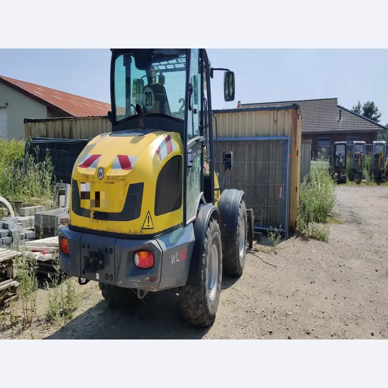 Moderne, goed onderhouden bouwvoertuigen en andere mechanische apparatuur uit de weg- en waterbouwsector-6