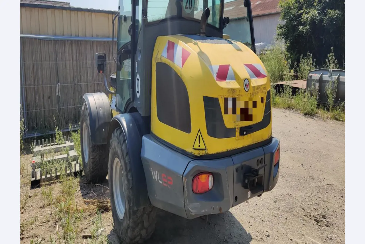Moderne, goed onderhouden bouwvoertuigen en andere mechanische apparatuur uit de weg- en waterbouwsector-7