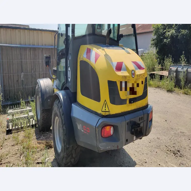 Moderne, goed onderhouden bouwvoertuigen en andere mechanische apparatuur uit de weg- en waterbouwsector-7
