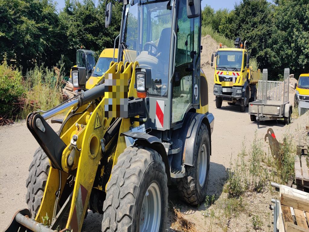 Nowoczesne, dobrze utrzymane pojazdy budowlane i budowlane oraz inny sprzęt mechaniczny z sektora inżynierii lądowej i wodnej.-8