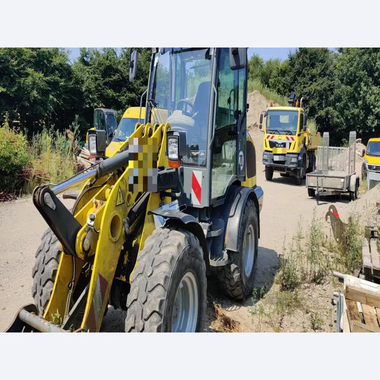 Moderne, goed onderhouden bouwvoertuigen en andere mechanische apparatuur uit de weg- en waterbouwsector-8