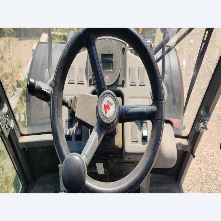 Moderne, goed onderhouden bouwvoertuigen en andere mechanische apparatuur uit de weg- en waterbouwsector-2
