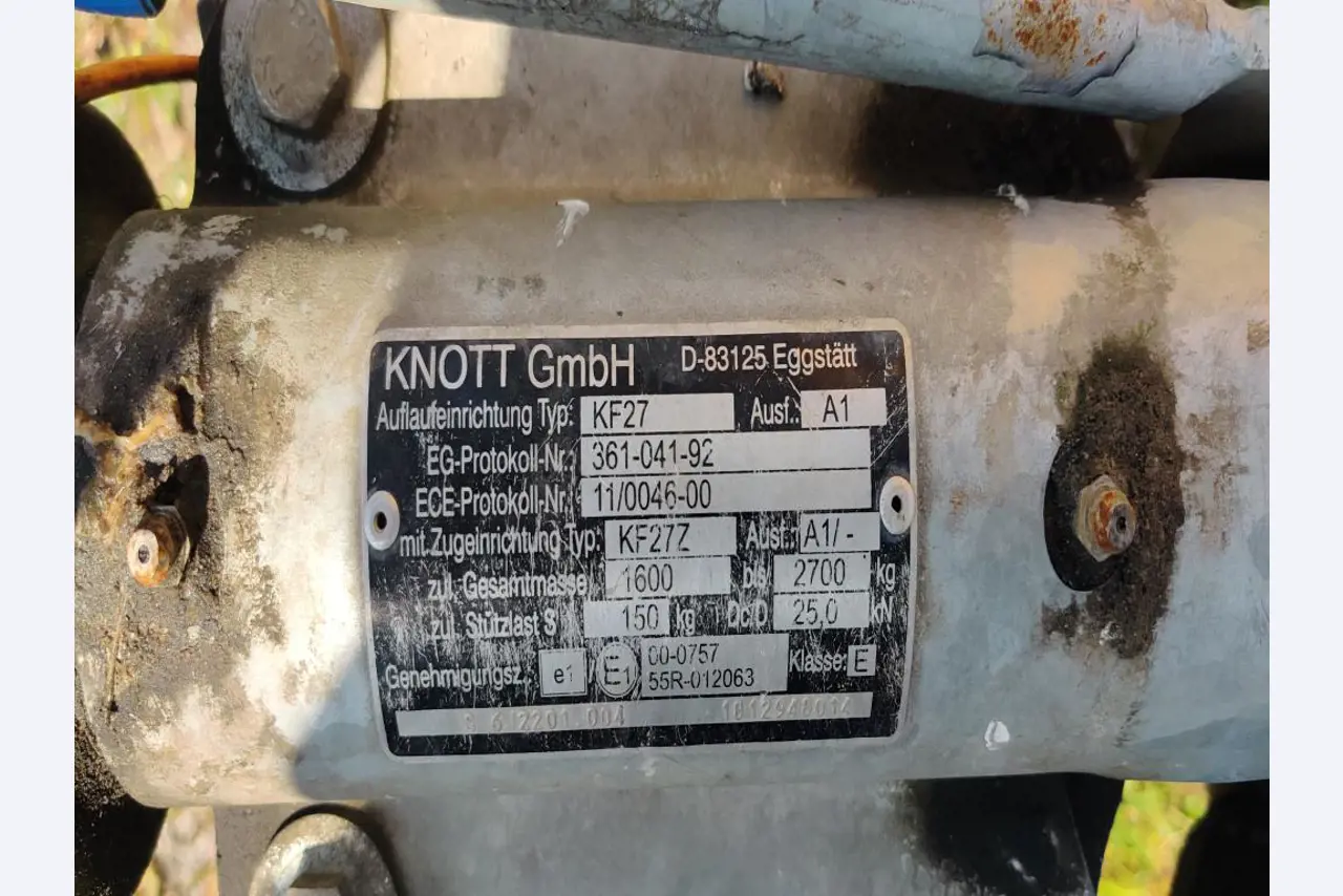 Moderne, goed onderhouden bouwvoertuigen en andere mechanische apparatuur uit de weg- en waterbouwsector-2