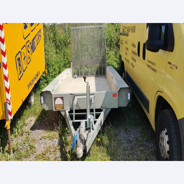Moderne, goed onderhouden bouwvoertuigen en andere mechanische apparatuur uit de weg- en waterbouwsector-1