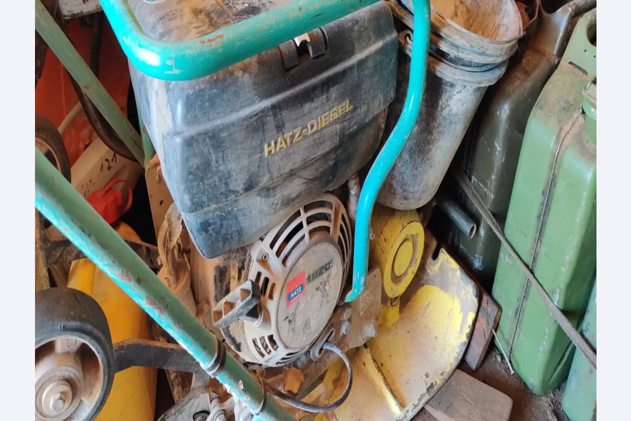 Nowoczesne, dobrze utrzymane pojazdy budowlane i budowlane oraz inny sprzęt mechaniczny z sektora inżynierii lądowej i wodnej.-3