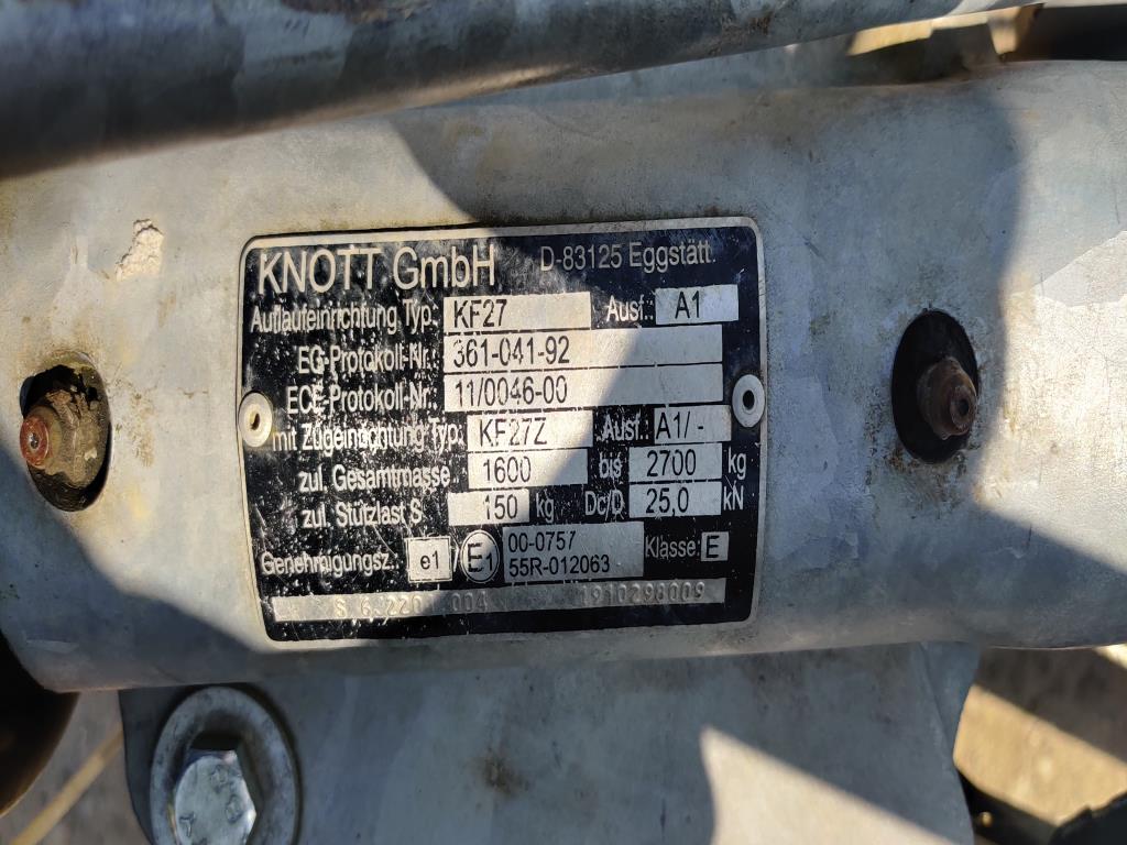 Vehículos de obra y construcción modernos y bien mantenidos y otros equipos mecánicos del sector de la ingeniería civil-2