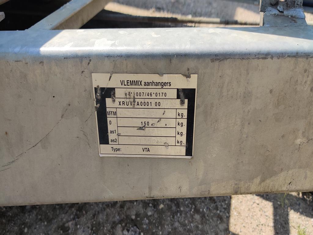 Vehículos de obra y construcción modernos y bien mantenidos y otros equipos mecánicos del sector de la ingeniería civil-3