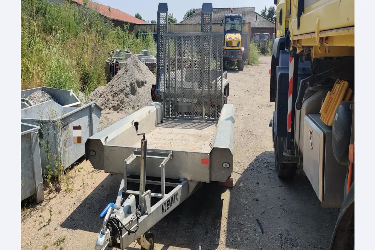Moderne, gepflegte Bau- und Baustellenfahrzeuge sowie weitere maschinelle Ausstattung aus dem Tiefbau-1