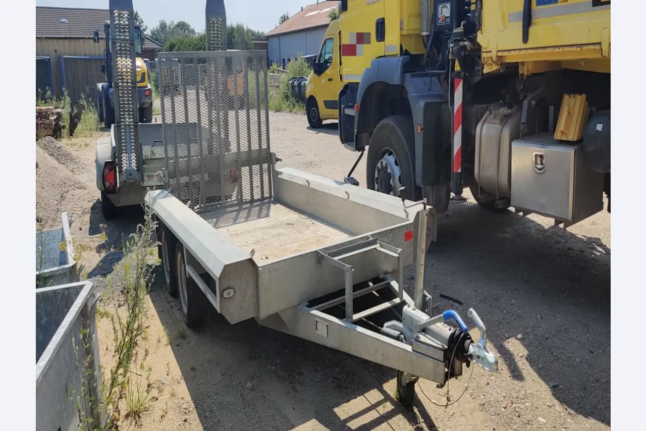 Moderne, gepflegte Bau- und Baustellenfahrzeuge sowie weitere maschinelle Ausstattung aus dem Tiefbau-5
