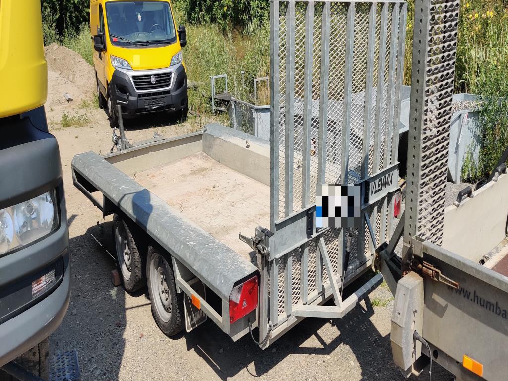 Vehículos de obra y construcción modernos y bien mantenidos y otros equipos mecánicos del sector de la ingeniería civil-6