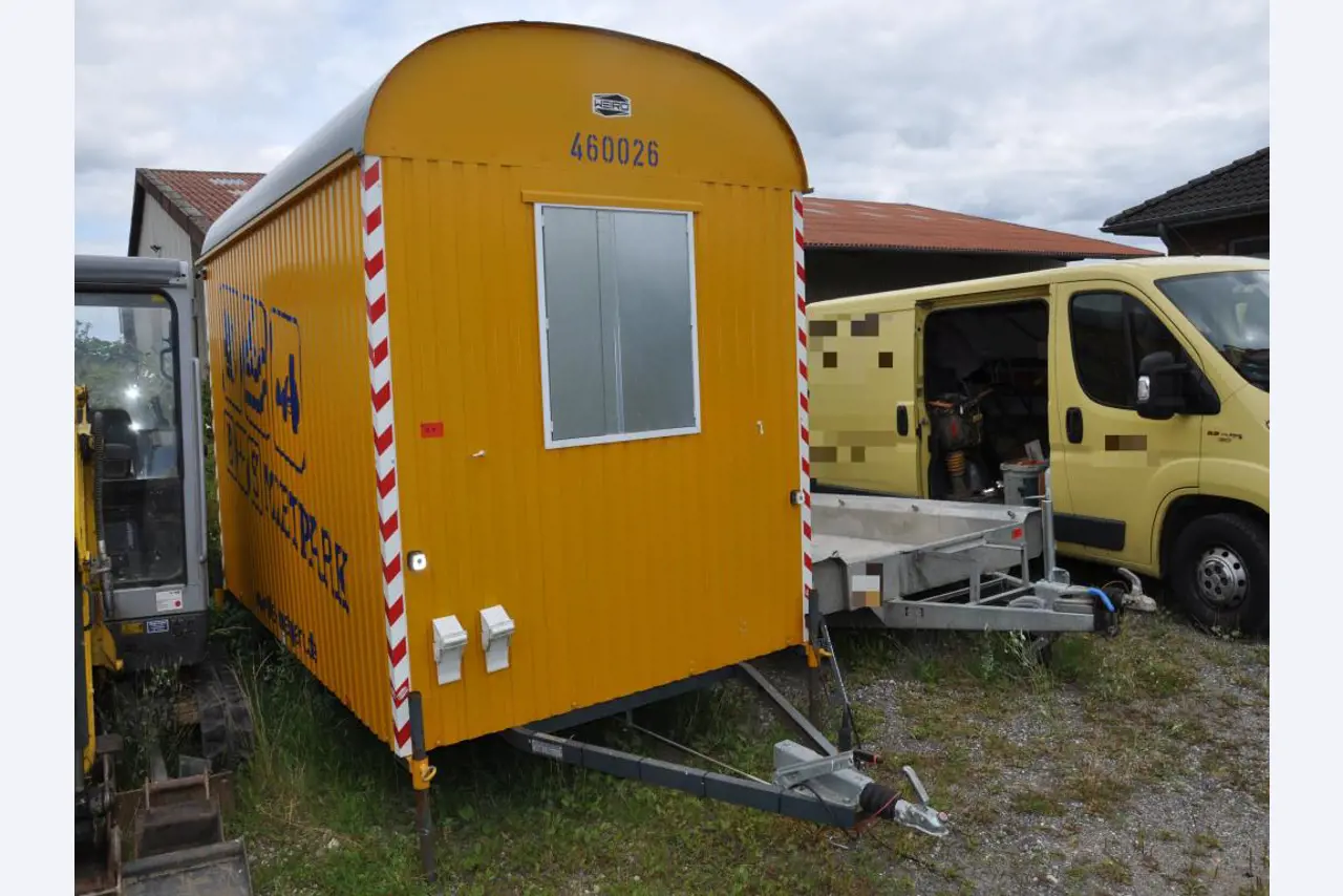 Sodobna, dobro vzdrževana gradbena vozila in vozila za gradbišča ter druga mehanska oprema iz sektorja gradbeništva.-1