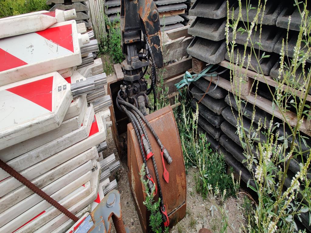 Moderne, gepflegte Bau- und Baustellenfahrzeuge sowie weitere maschinelle Ausstattung aus dem Tiefbau-12