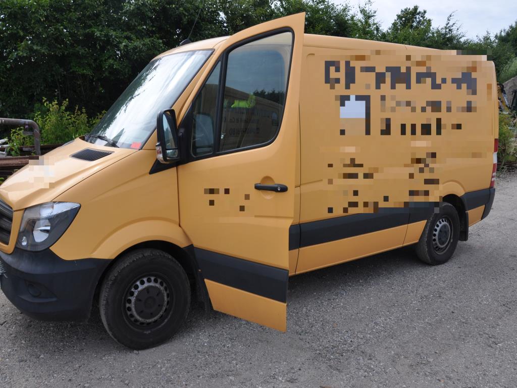 Moderní, dobře udržovaná stavební a staveništní vozidla a další strojní zařízení z oblasti stavebnictví.-6