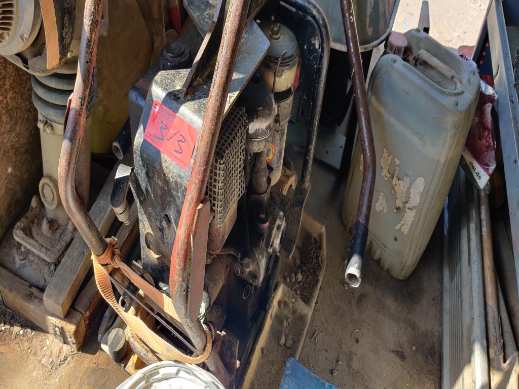 Vehículos de obra y construcción modernos y bien mantenidos y otros equipos mecánicos del sector de la ingeniería civil-1