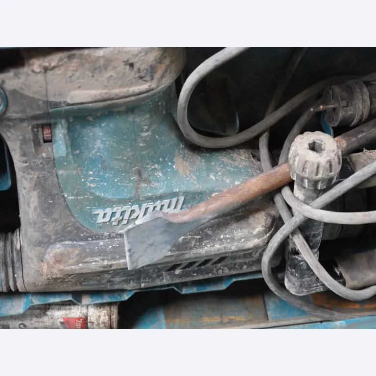 Vehículos de obra y construcción modernos y bien mantenidos y otros equipos mecánicos del sector de la ingeniería civil-1