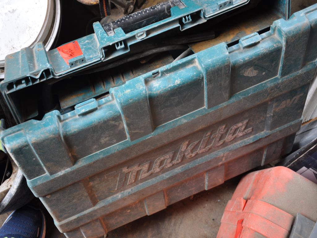 Moderní, dobře udržovaná stavební a staveništní vozidla a další strojní zařízení z oblasti stavebnictví.-2