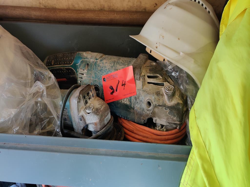 Moderní, dobře udržovaná stavební a staveništní vozidla a další strojní zařízení z oblasti stavebnictví.-3