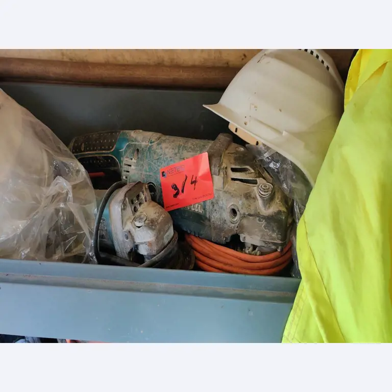 Vehículos de obra y construcción modernos y bien mantenidos y otros equipos mecánicos del sector de la ingeniería civil-3