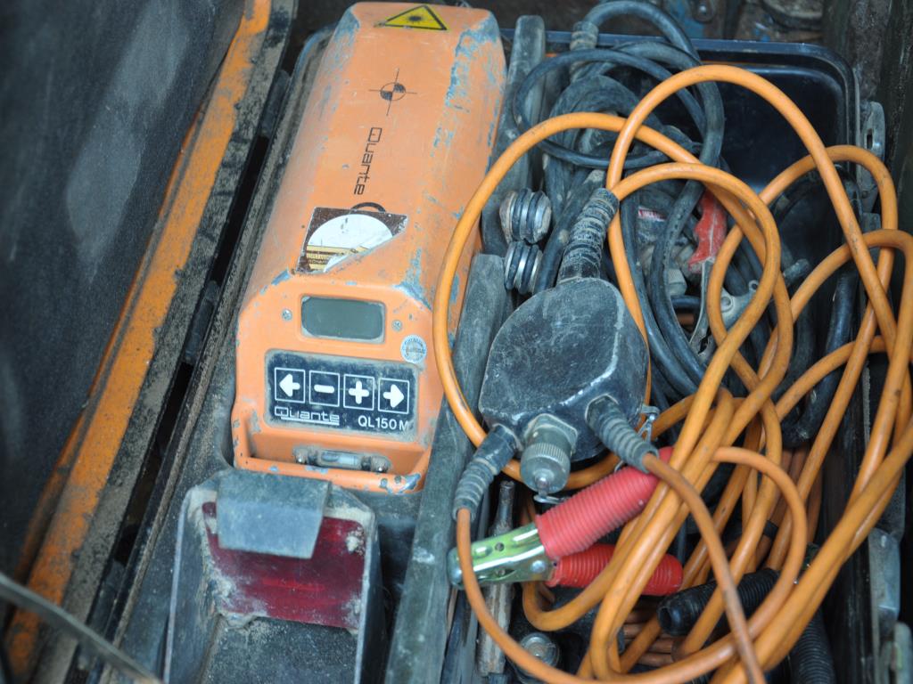 Vehículos de obra y construcción modernos y bien mantenidos y otros equipos mecánicos del sector de la ingeniería civil-2