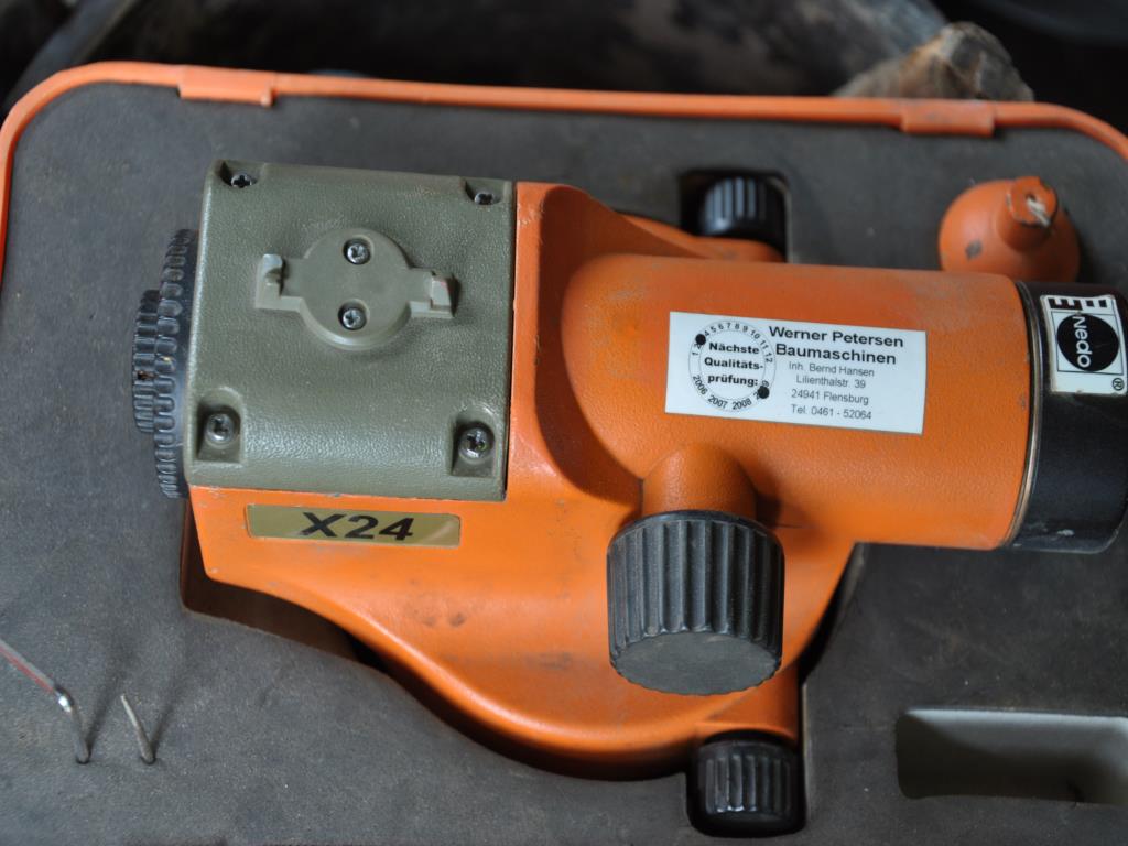 Vehículos de obra y construcción modernos y bien mantenidos y otros equipos mecánicos del sector de la ingeniería civil-4