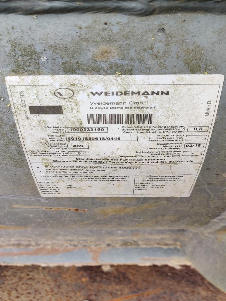 Vehículos de obra y construcción modernos y bien mantenidos y otros equipos mecánicos del sector de la ingeniería civil-2